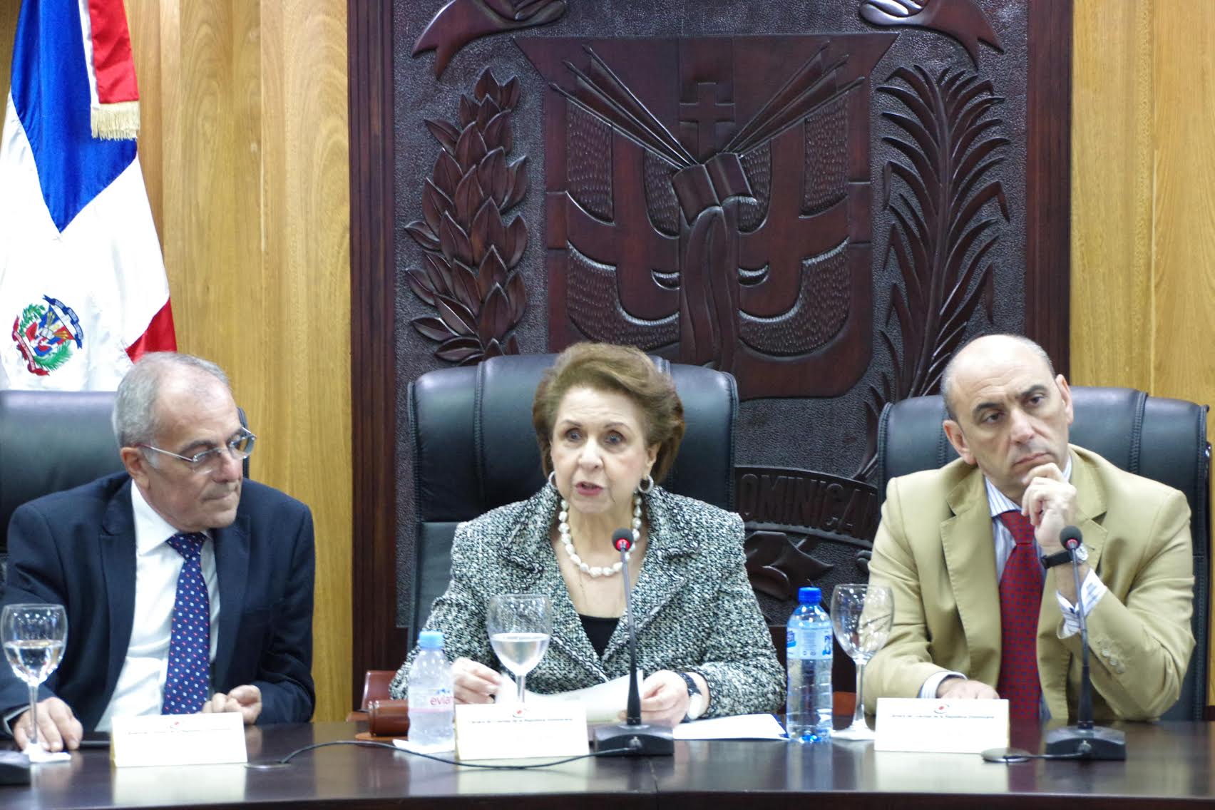 FOTO Licelott Marte De Barrios Habla En La Sesion Del Pleno De La Camara De Cuentas En El Acto De Reconocimiento Al Los Representantes Del PNUD Y De La Union Europea. 