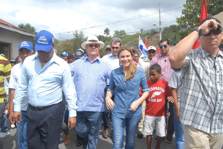 CAROLINA ACOMPANADA DE PAPA
