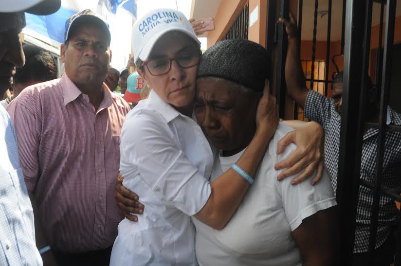 Carolina Abraza Senora