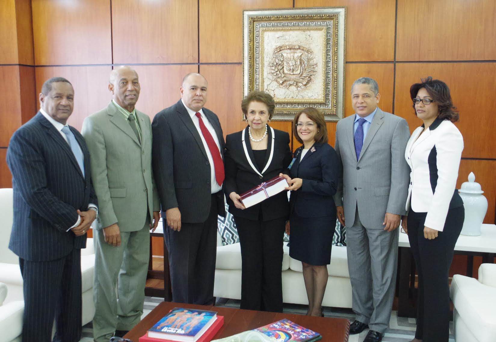 Foto Entrega Informe