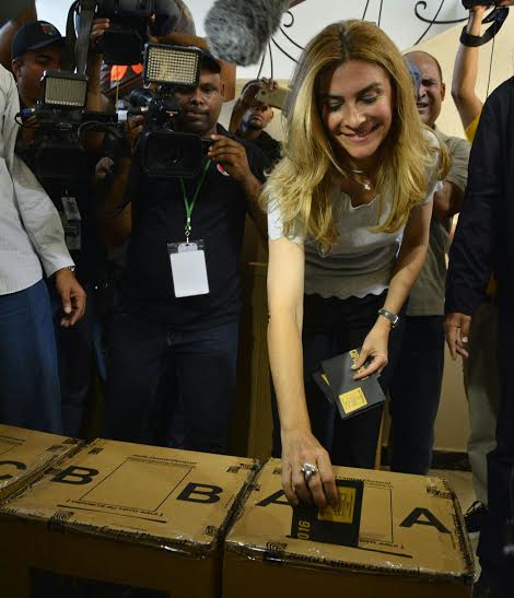 CAROLINA VOTANDO 1