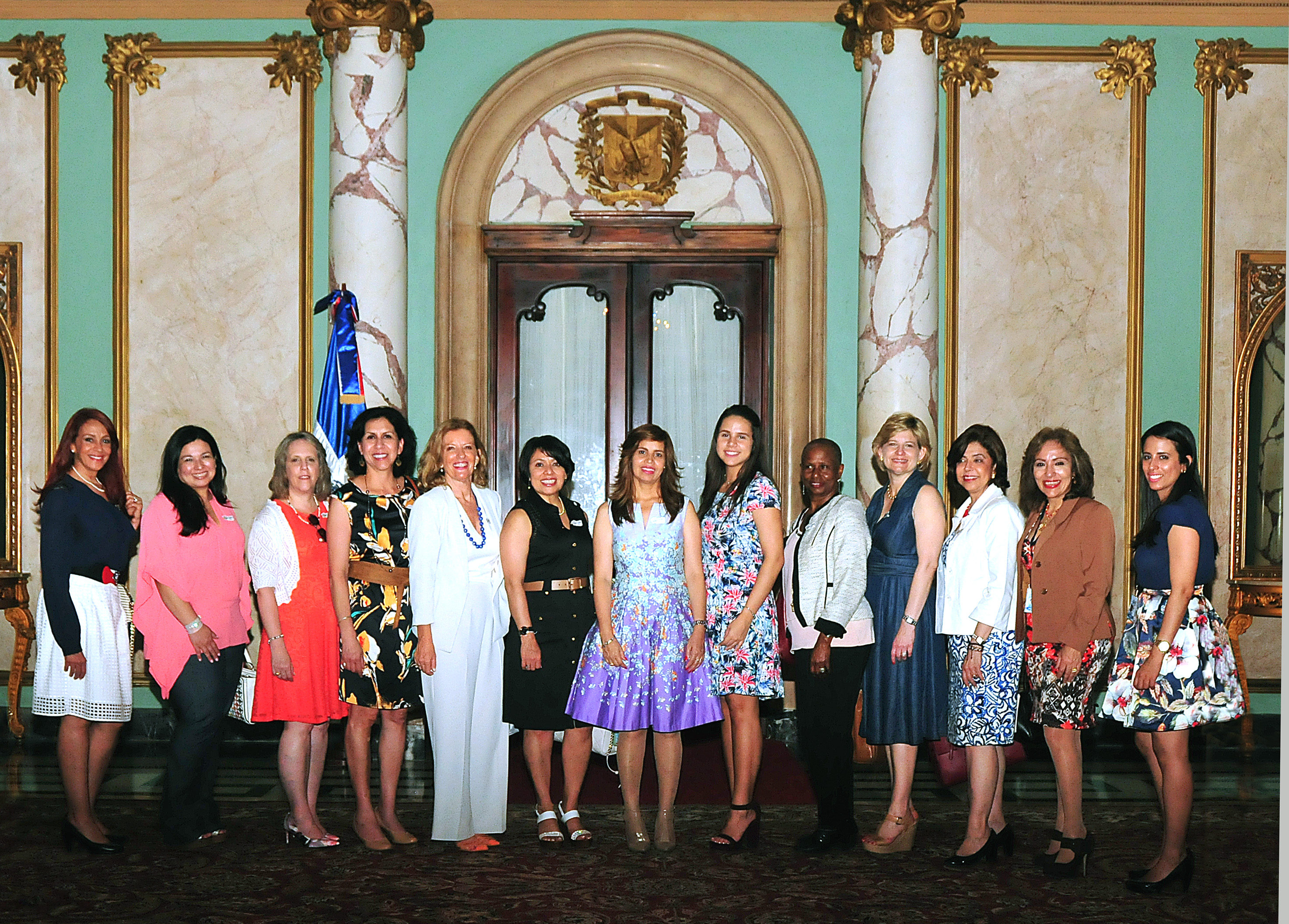 ESPOSA DE CANCILLERES PALACIO