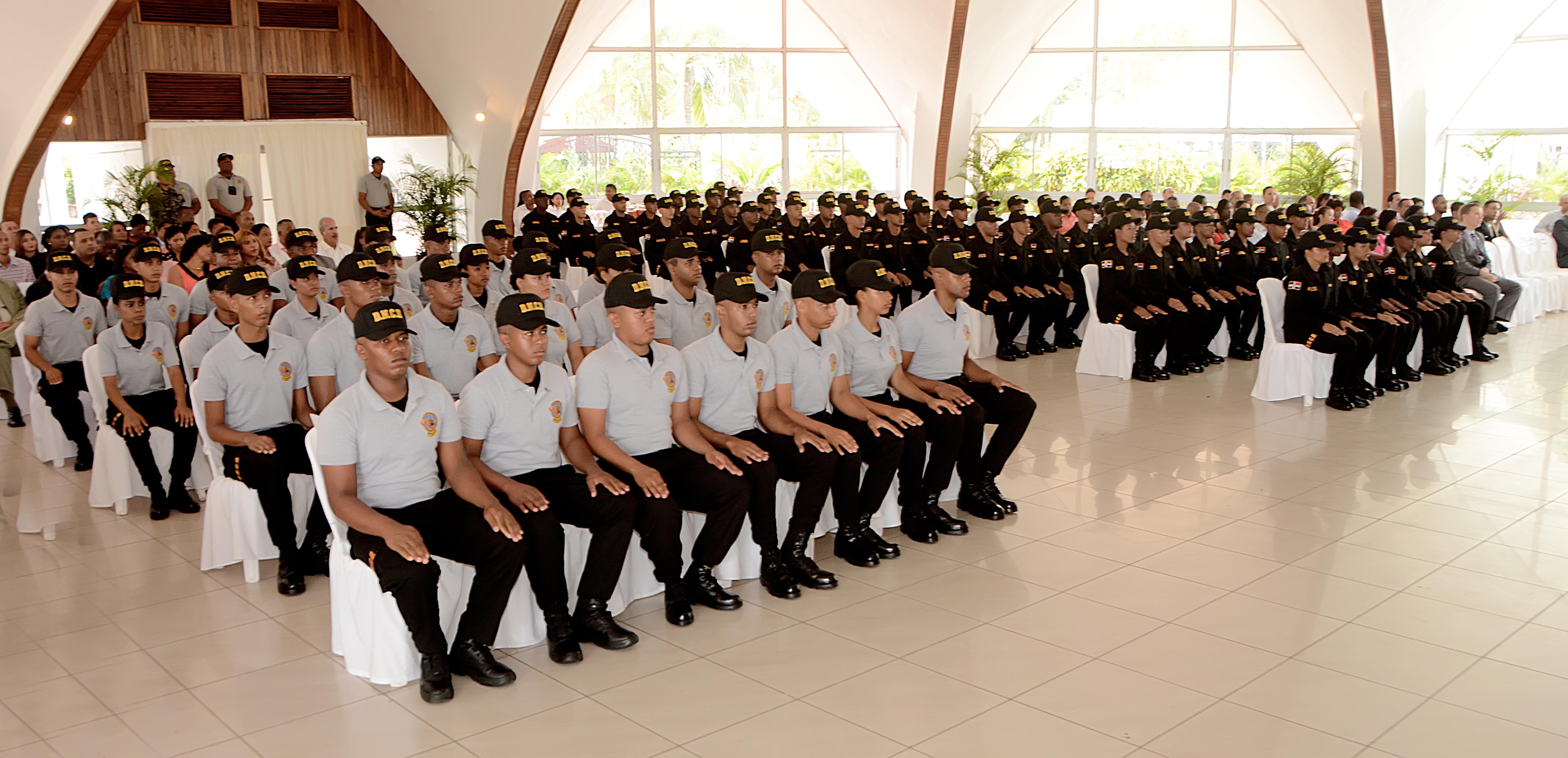 CEREMONIA DE GRADUACION DE LA XV PROMOCION DE ASPIRANTES A AGENTES Y LA XII PROMOCION DE FORMACION DE BINOMIOS CANINOS JUEVES 21 7 2016 48
