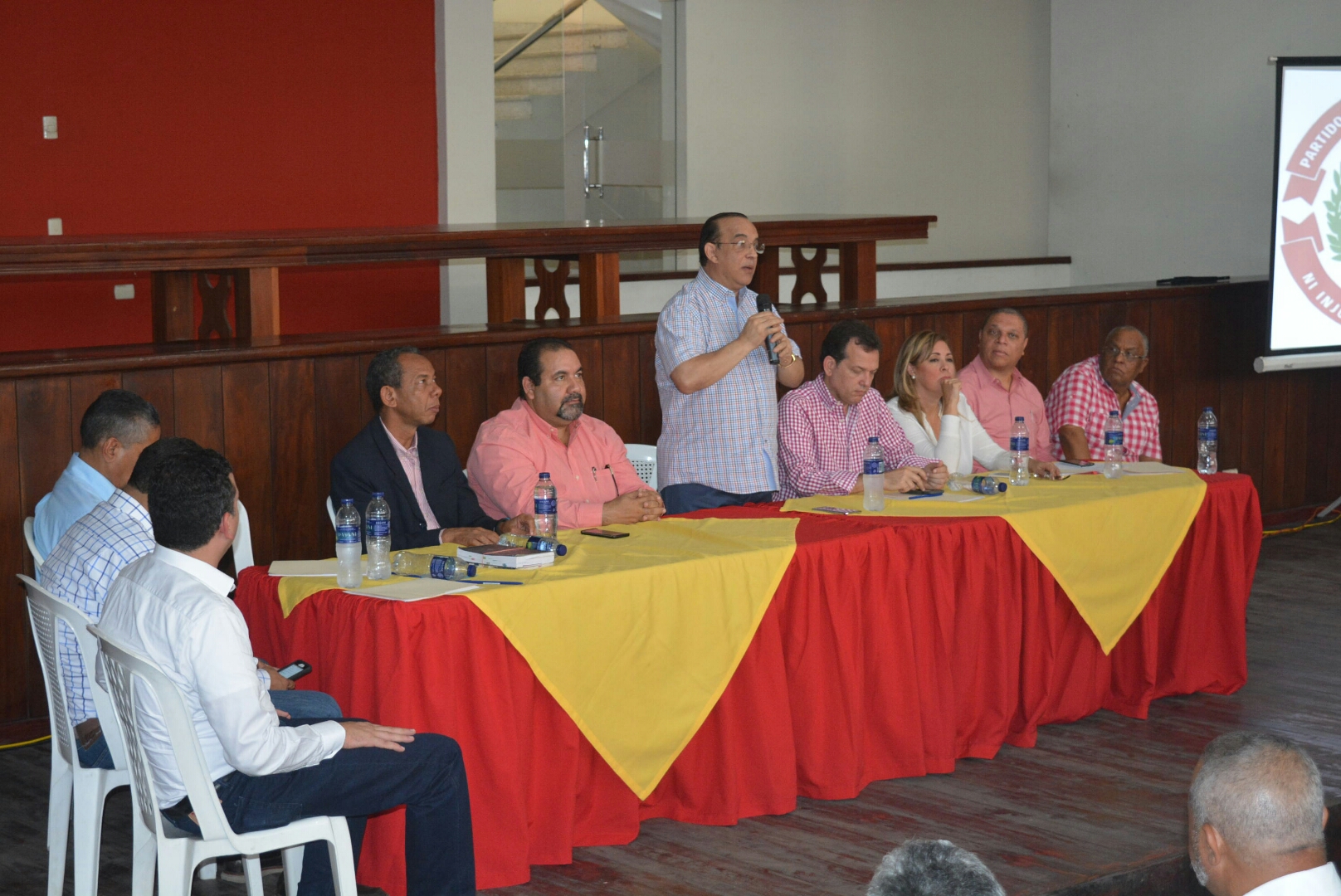Foto. SANTIAGO. El Ingeniero Quique Antun Habla En El Seminario Con Los Funcionarios Municipales Electos Del PRSC