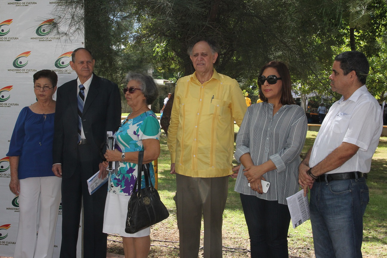 Profesor Homenajeado Con Sus Familiares