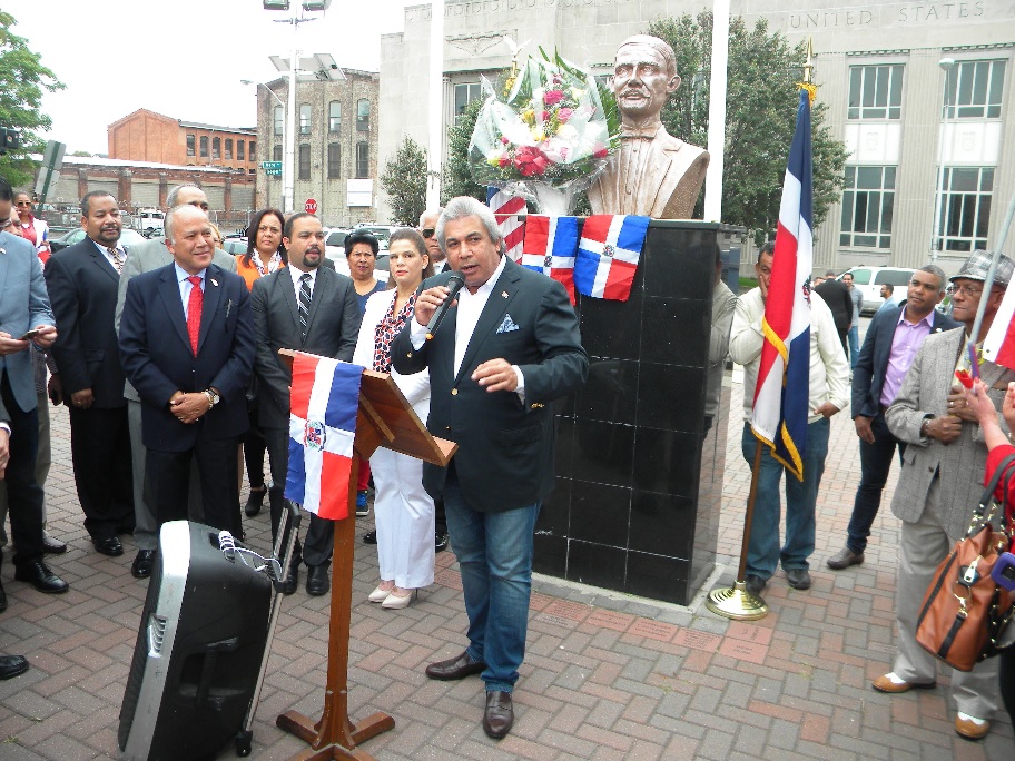 Consul Carlos Castillo
