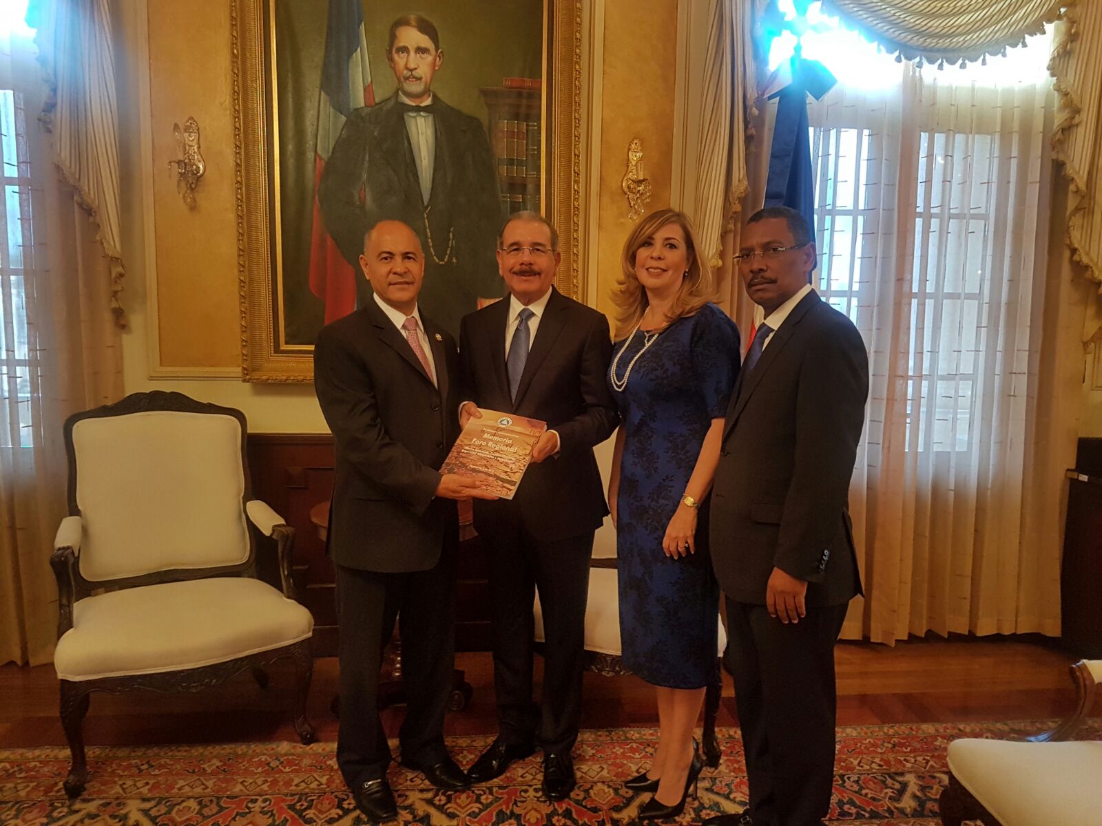 Foto Los Directivos Del Parlacen Con El Presidente Medina