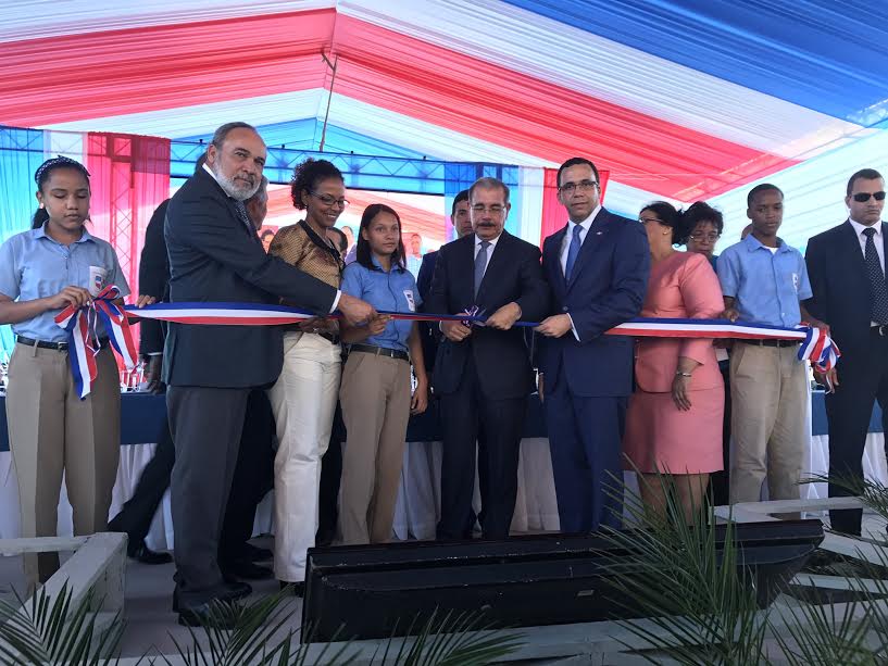INAUGURA ESCUELA E LOS FRAILES Ll
