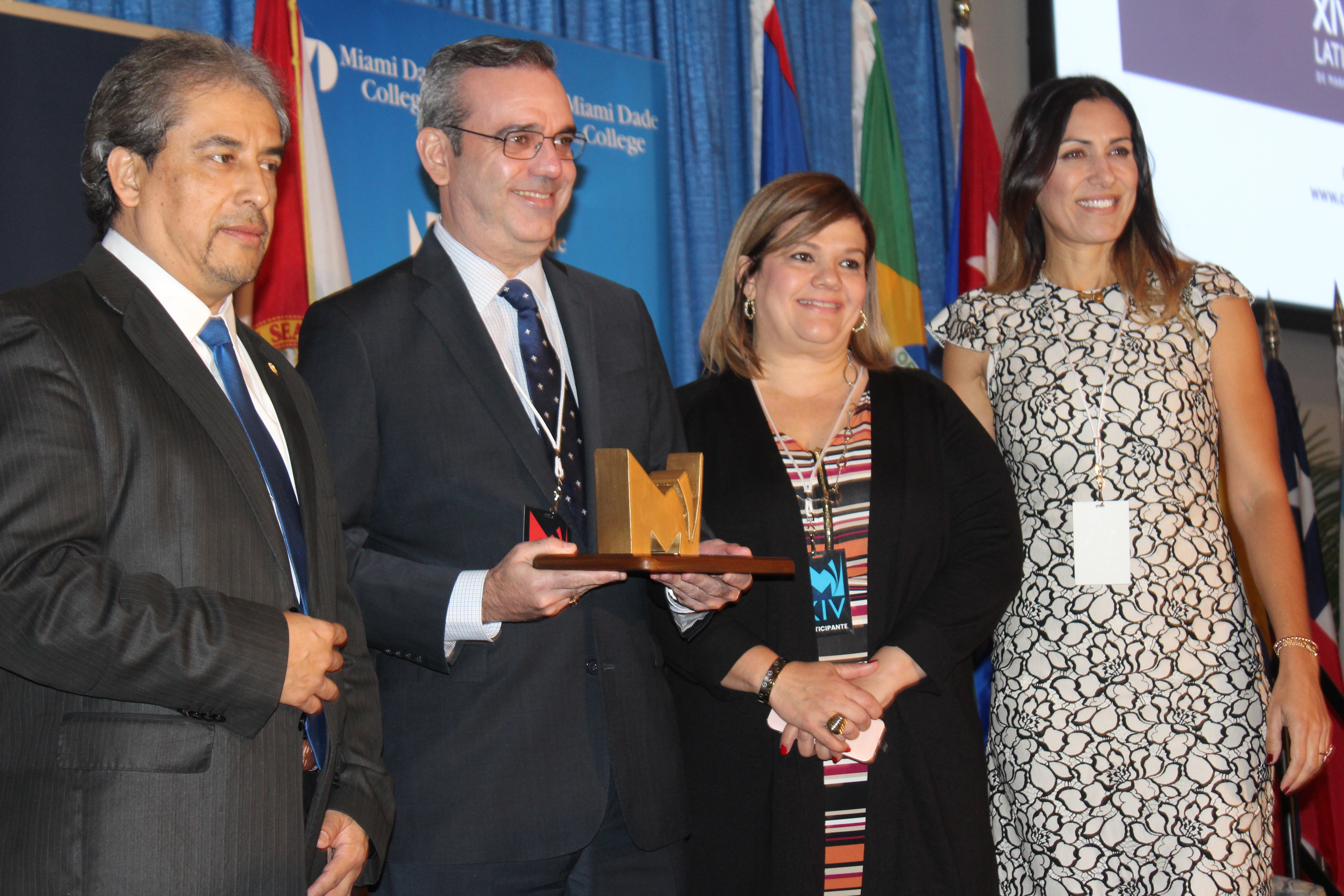 Luis Con Premio