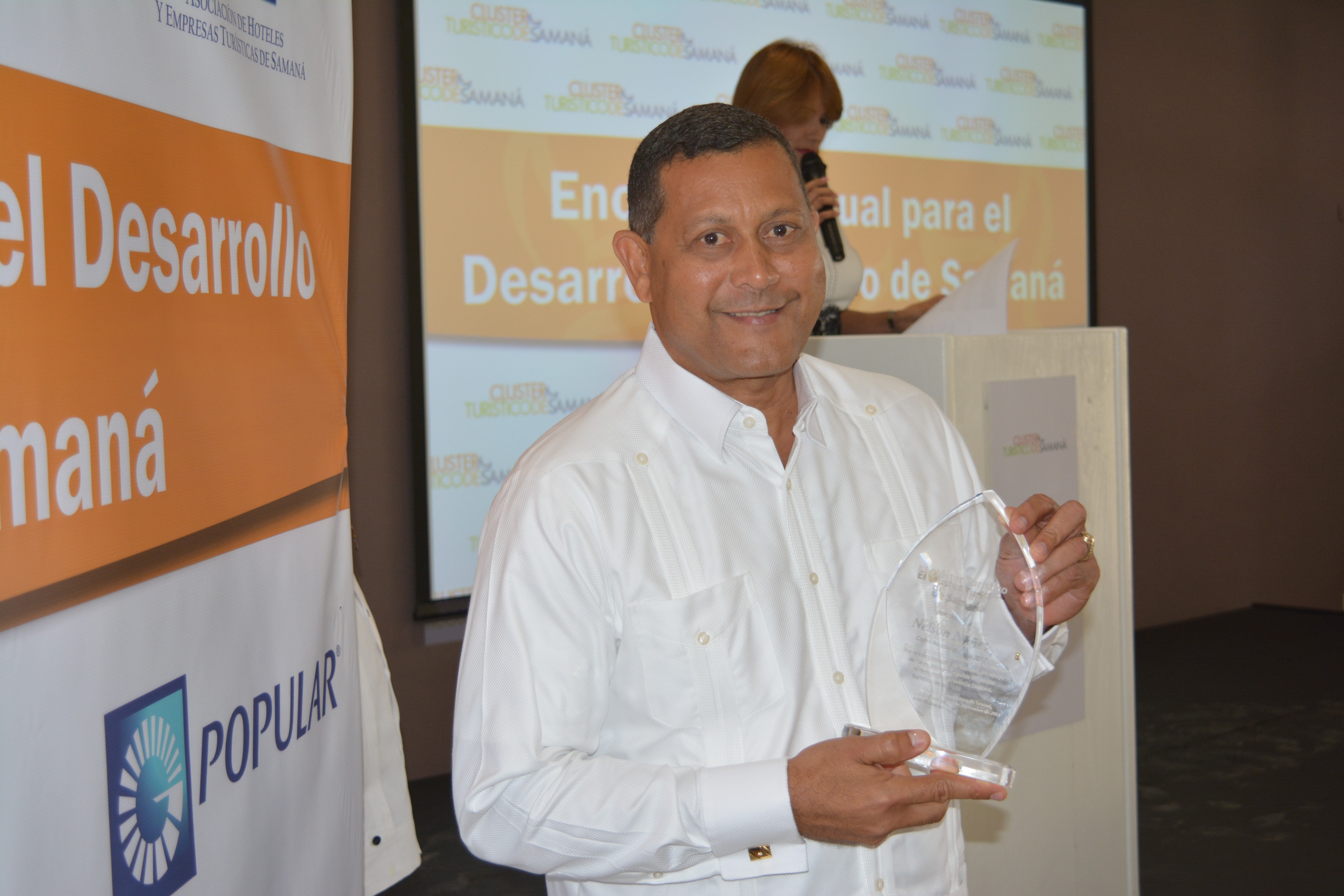Alcalde De Samana Nelson Nuenz Recibe Reconocimiento 