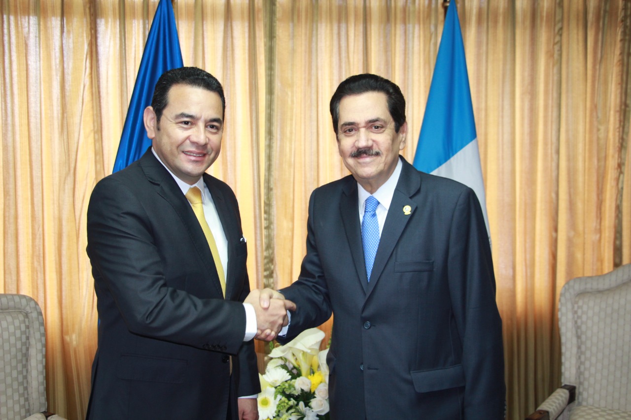 Foto CIUDAD DE GUATEMALA. El Presidente De Guatemala Jimmy Morales Y El Presidente Del Parlacen Tony Raful