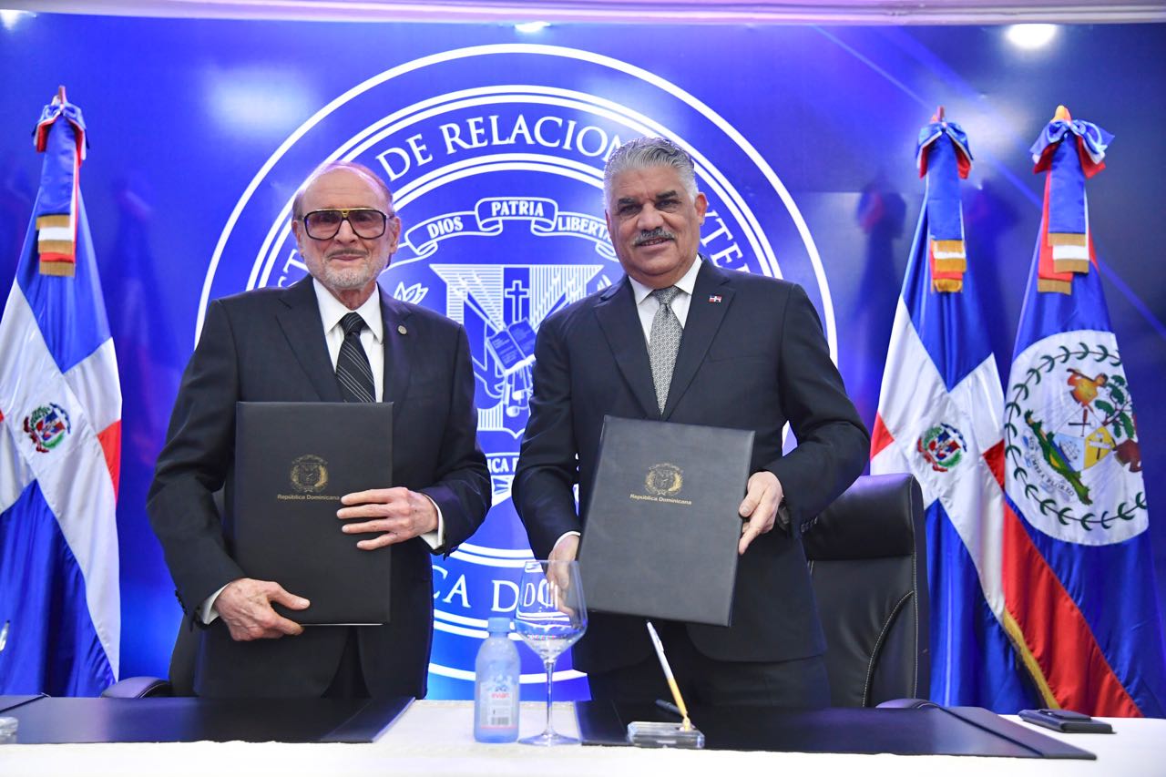 Canciller Miguel Vargas Y Embajador De Belice Eduardo Lama