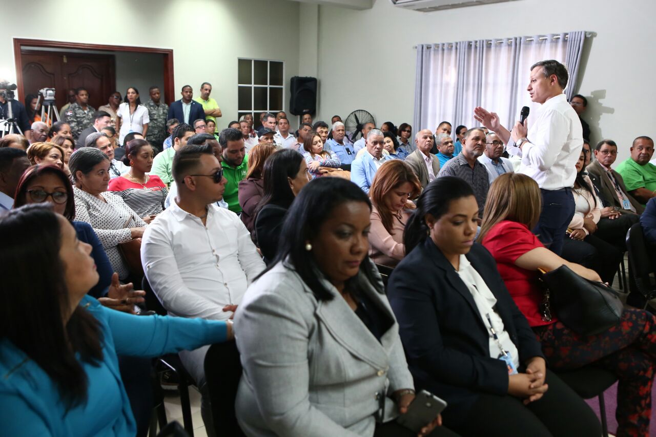 PGR IMPARTE CHARLA EN SANTIAGO RODRIGUEZ