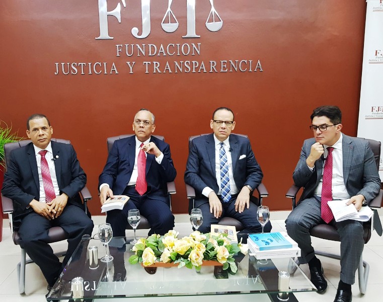 PANELISTAS