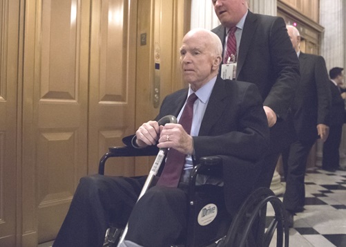 Criollos NY Oran Por Salud Senador McCain Defensor Hispanos En EEUU