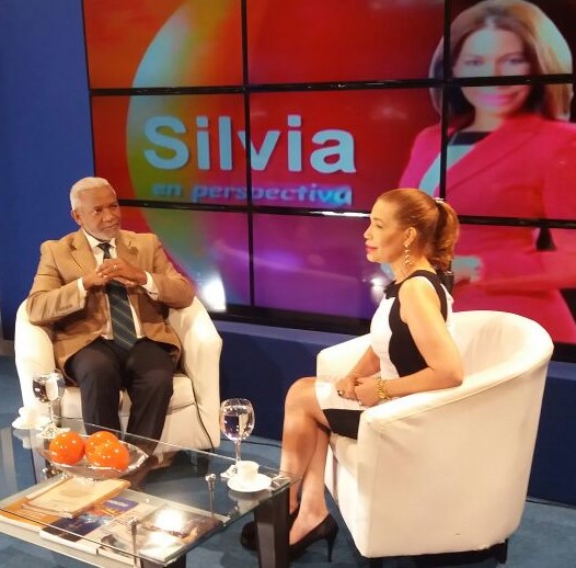 Foto Melanio Paredes Durante Su Participacion En El Programa 22Silvia En Perspectiva22. JPG