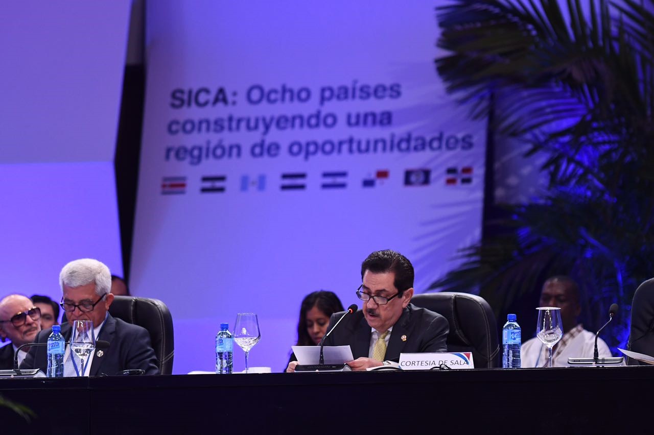 Foto El Presidente Del Parlacen Tony Raful Habla En La Cumbre De Jefes De Estado Y De Gobierno Del SICA