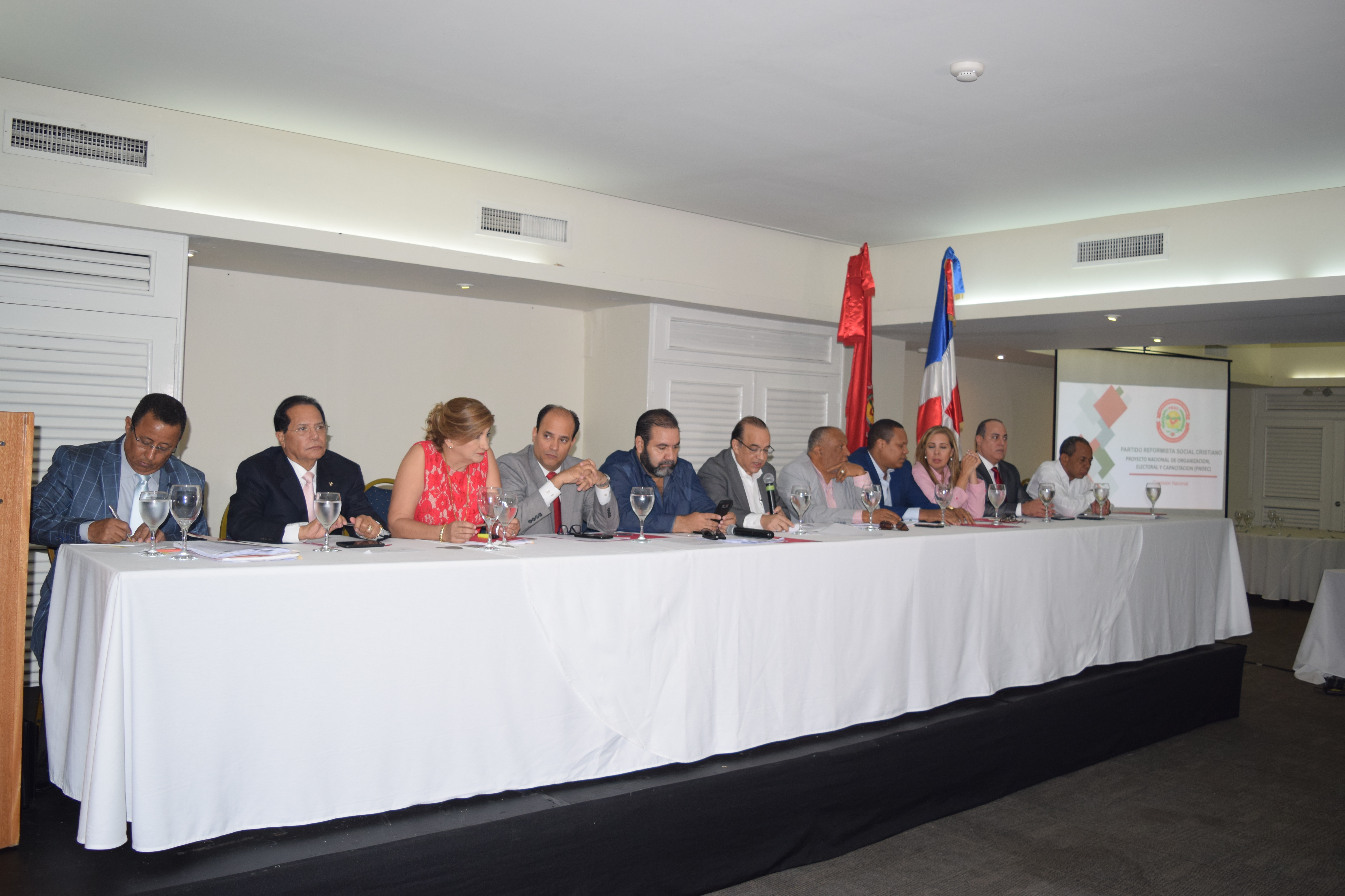 Foto Reunion Directorio Presidencial DP