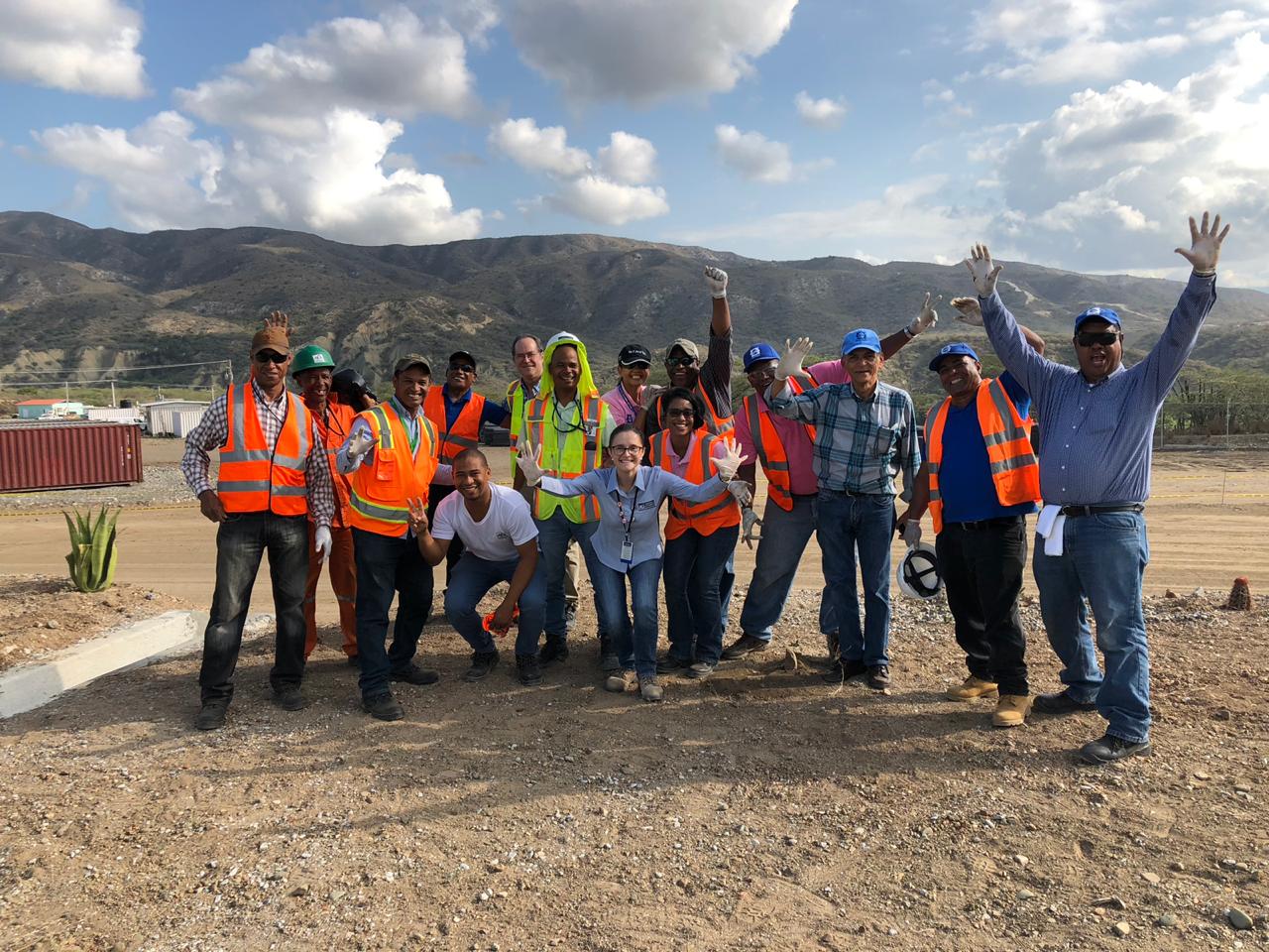 Empleados Consorcio Montegrande Reforestan Zona De Presa