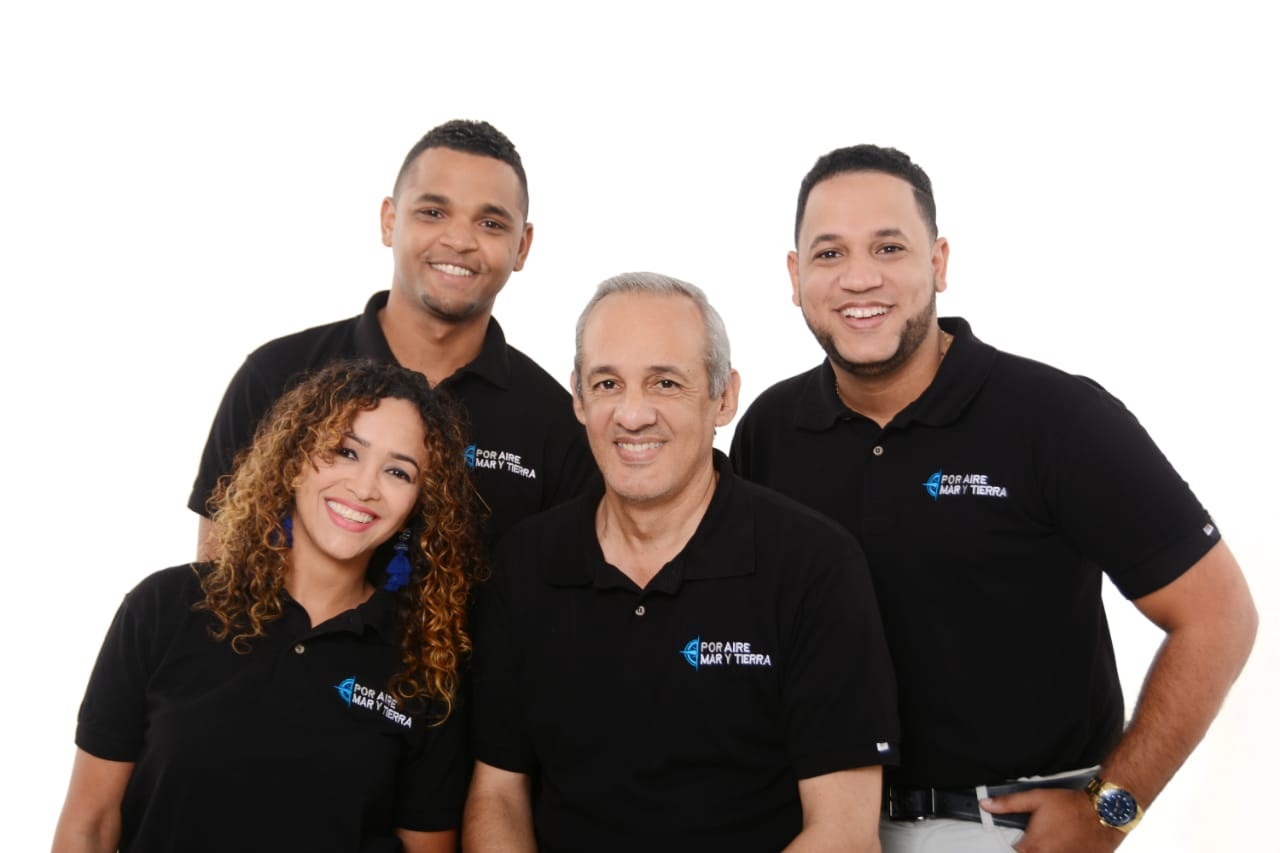 Equipo De Por Aire Mar Y Tierra Radio. A