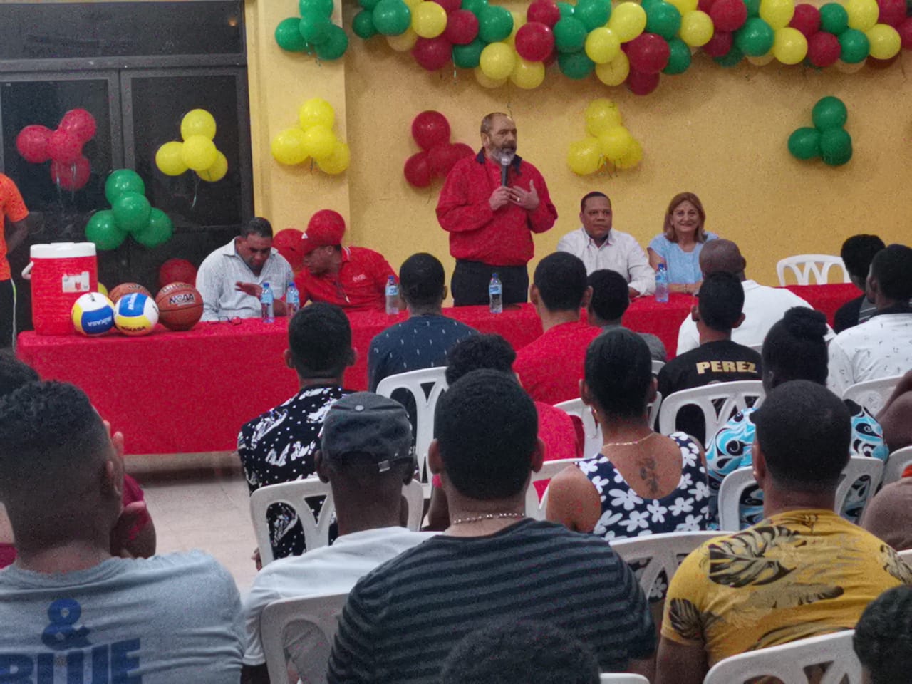 Foto El Dirigente Reformista Danny Perdomo Habla En El Encuentro