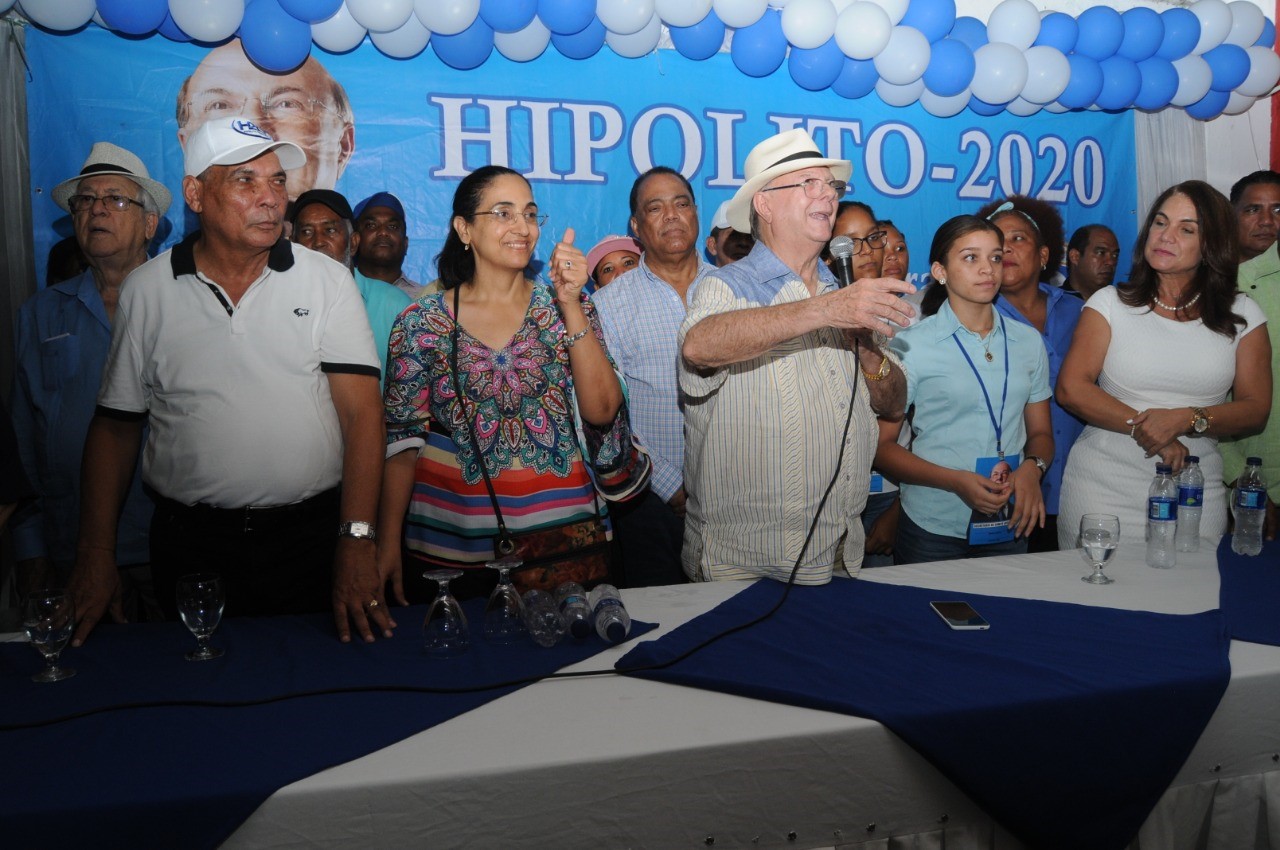 HM Habla En Un Acto En Azua