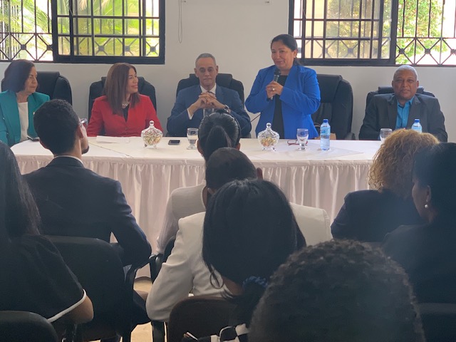 Foto La Presidenta Del PARLACEN Irma Amaya El Diputado Manolo Pichardo La Vicepresidenta Del Foro Silva Garcia Durante La Conferencia.