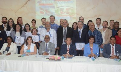 Autoridades Junto A Juramentados Como Dominicanos