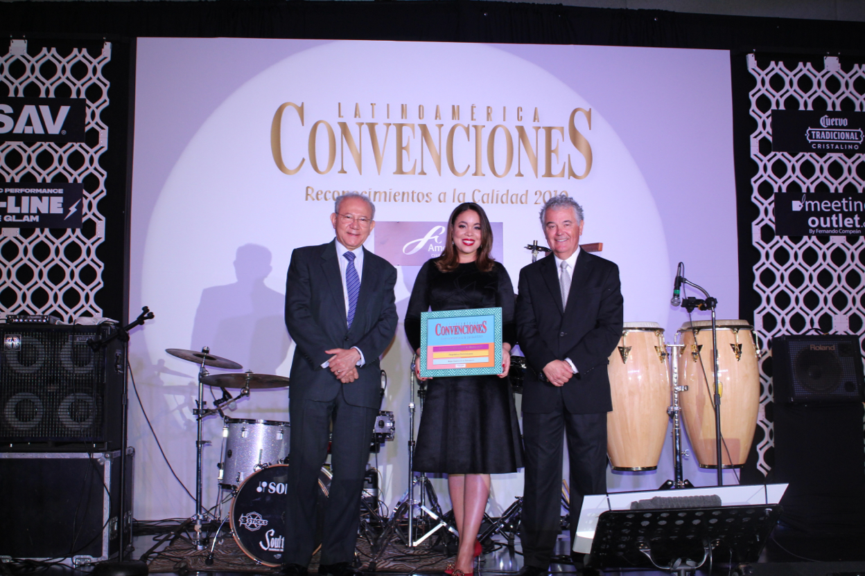 FOTO PREMIO CONVENCIONES 2 