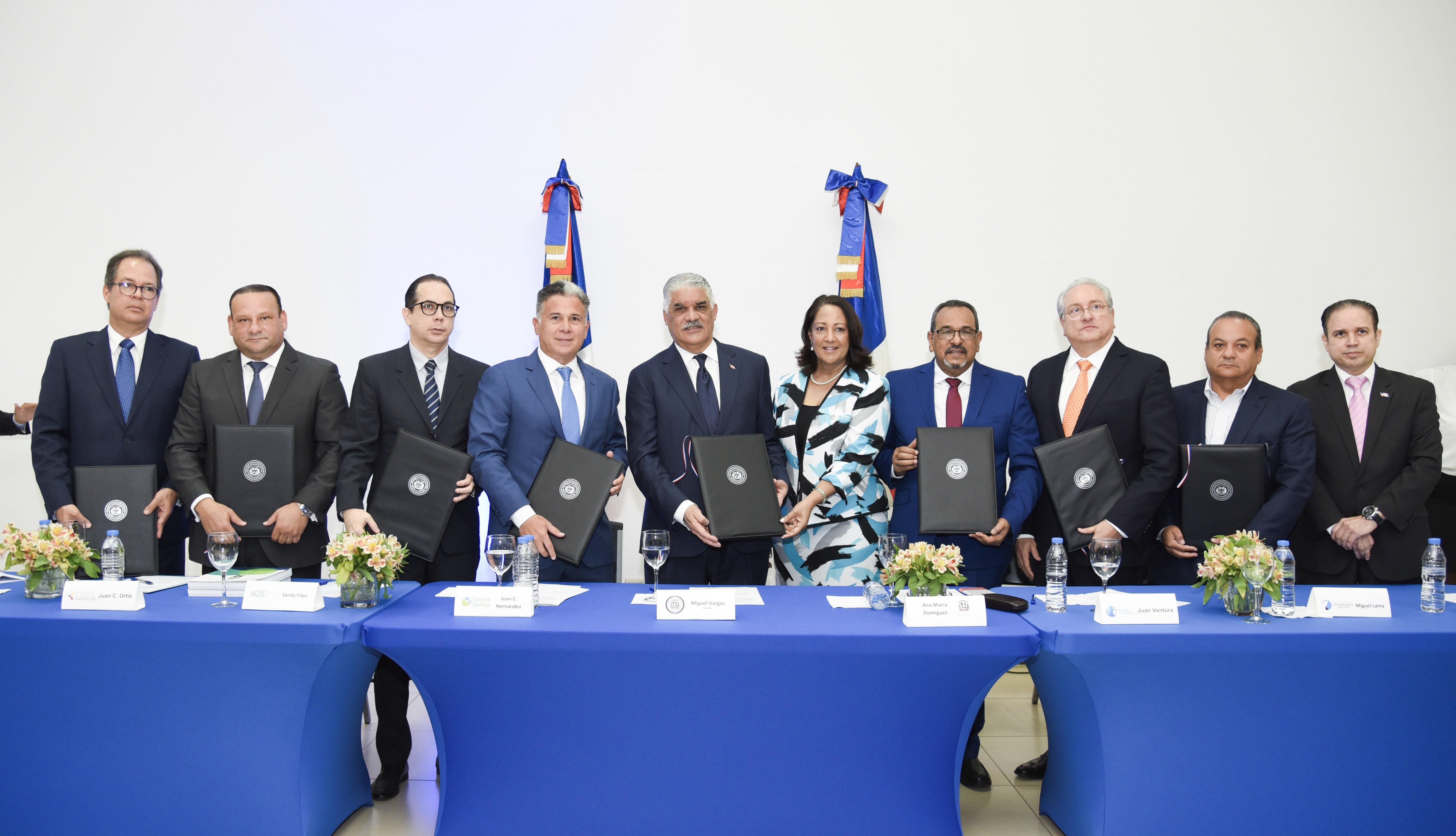 Foto Canciller Vargas Y Empresarios De Stgo.