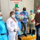 Foto OCOA. El Candidato A Diputado Dionisio Santana Extremo Derecho Entrega Mascarillas Al Personal Medico Del Hospital De Aqui.