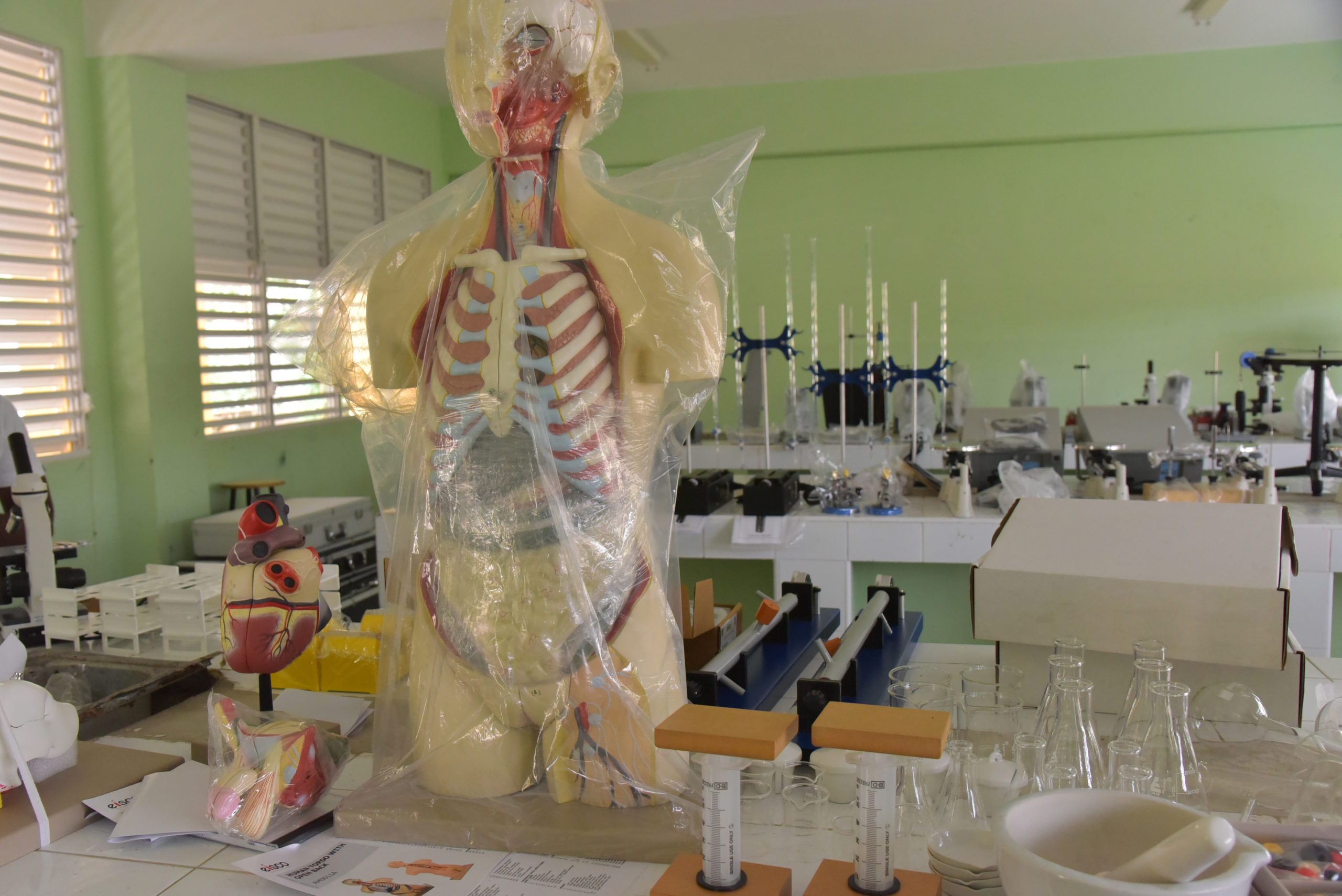 Foto Equipos Laboratorios 3 Scaled
