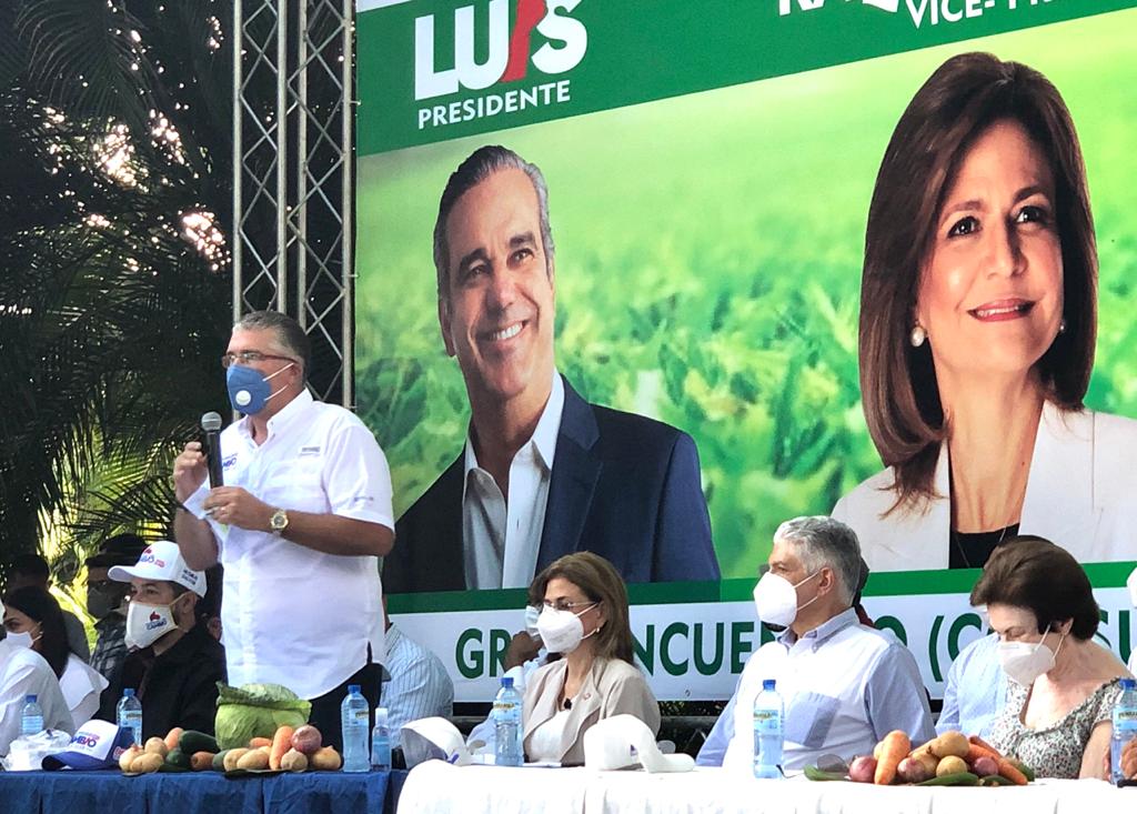 Productores En Encuentro Licey Al Medio