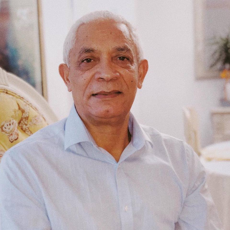 Carlos Suarez Alpais Foto Medio Cuerpo