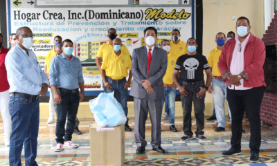 Foto El Diputado Del PARLACEN Tony Raful Entrega Mascarillas Al Hogar Crea Dominicano.