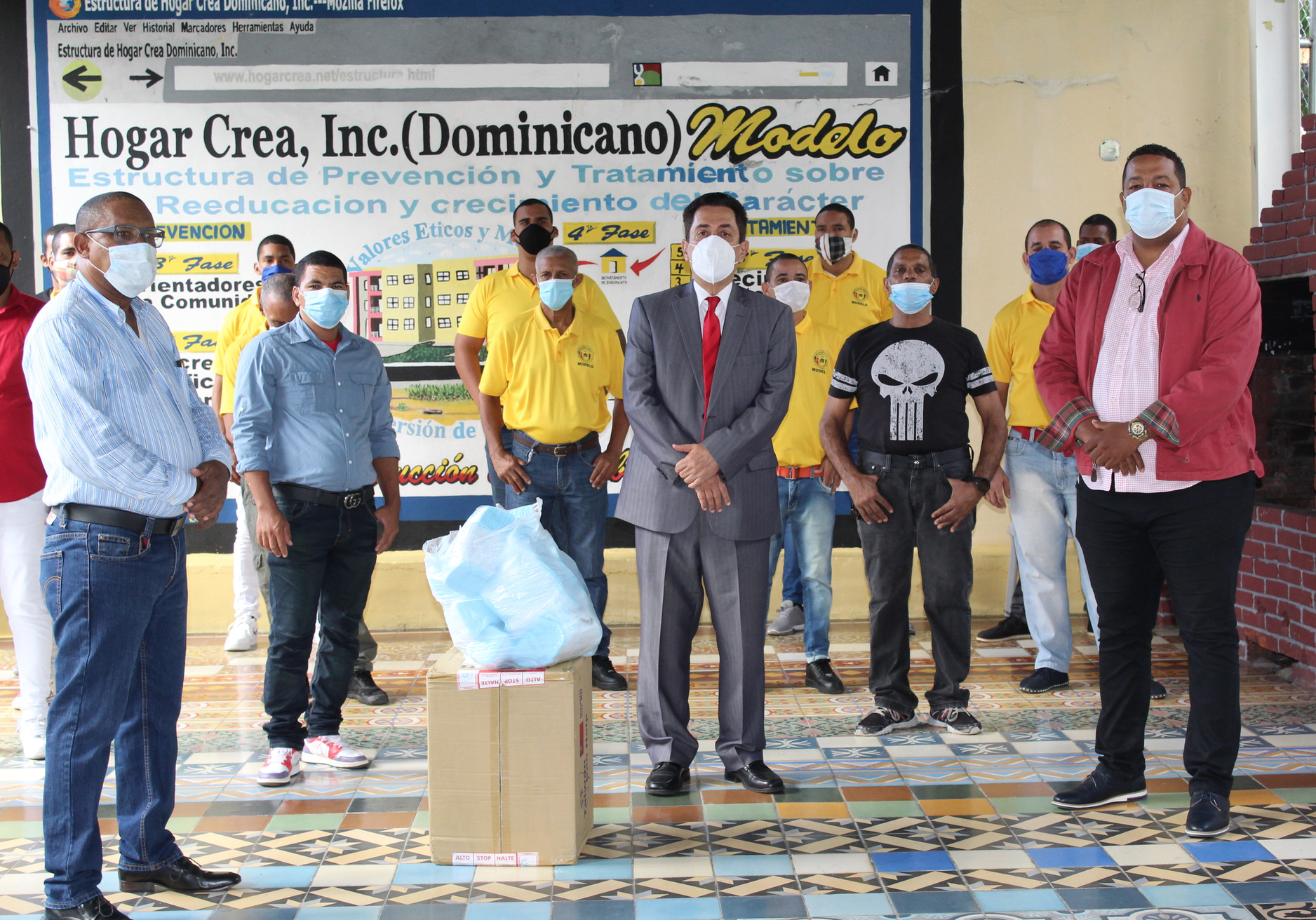 Foto El Diputado Del PARLACEN Tony Raful Entrega Mascarillas Al Hogar Crea Dominicano.