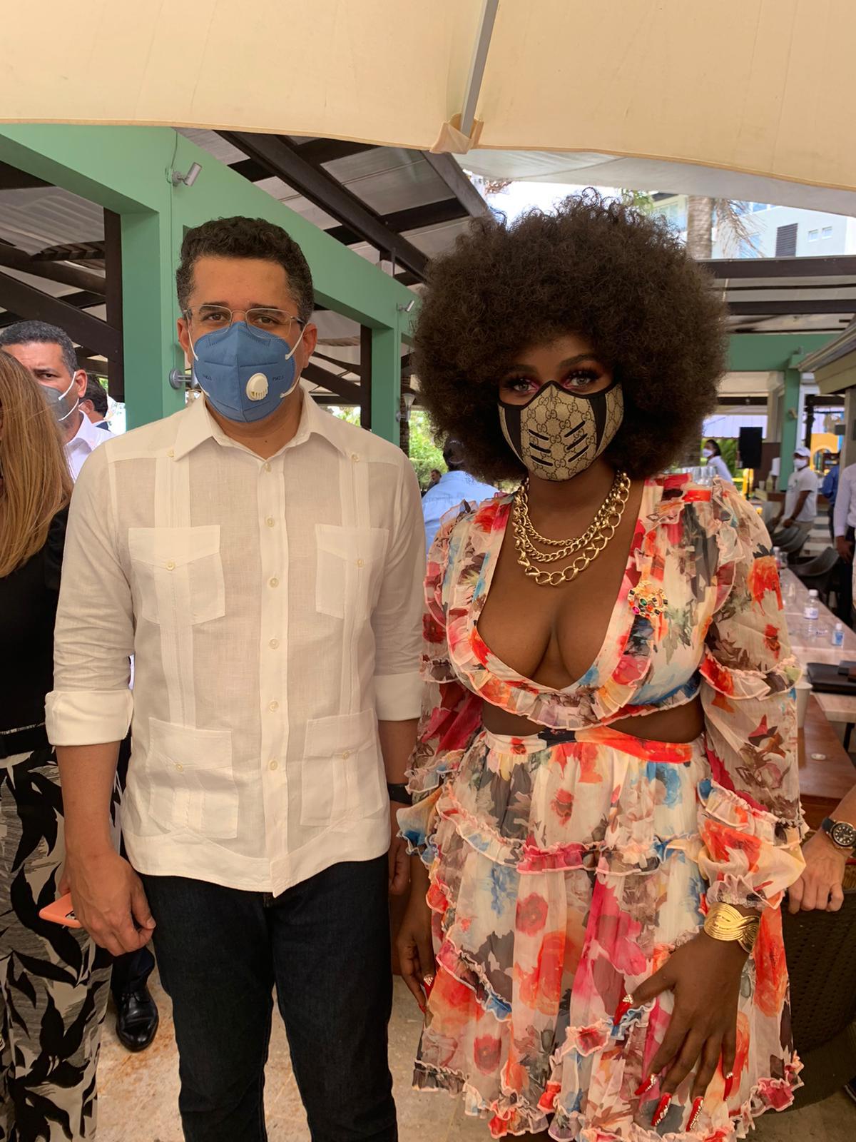 Amara La Negra Junto Al Ministro De Turismo David Collado