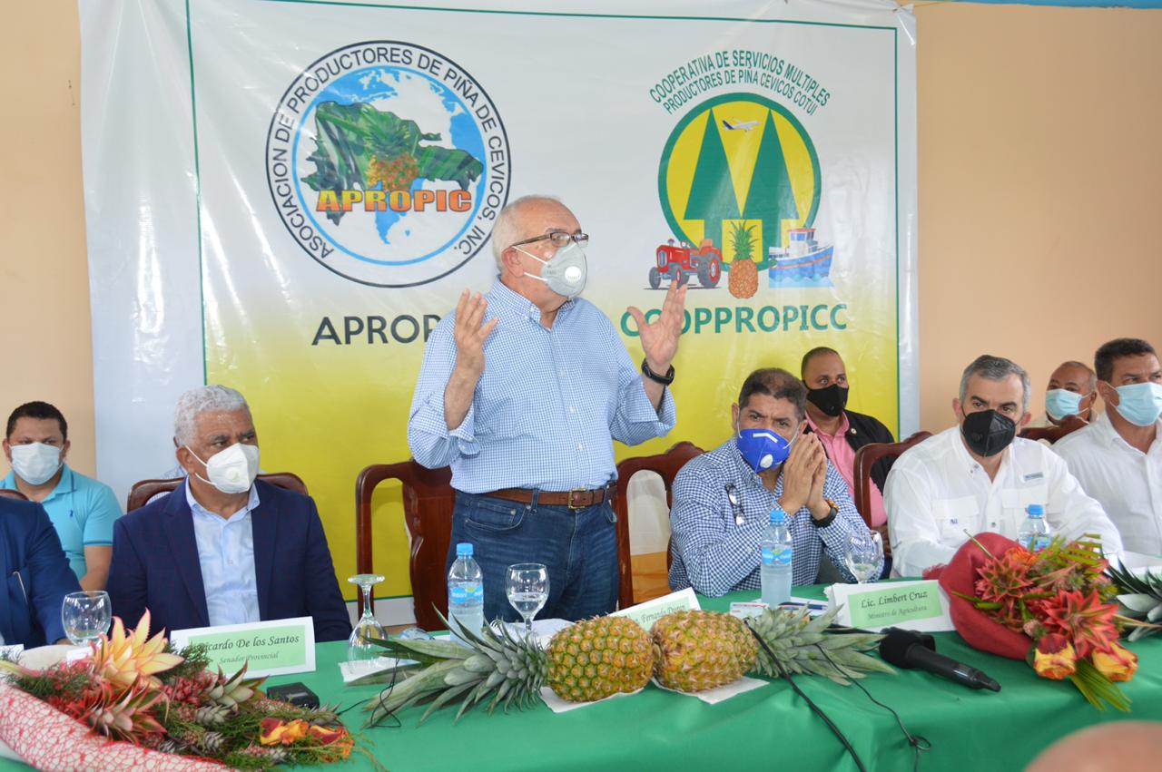 DON FERNANDO HABLA A PRODUCTORES