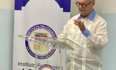 HM Mientras Expone En El Loyola