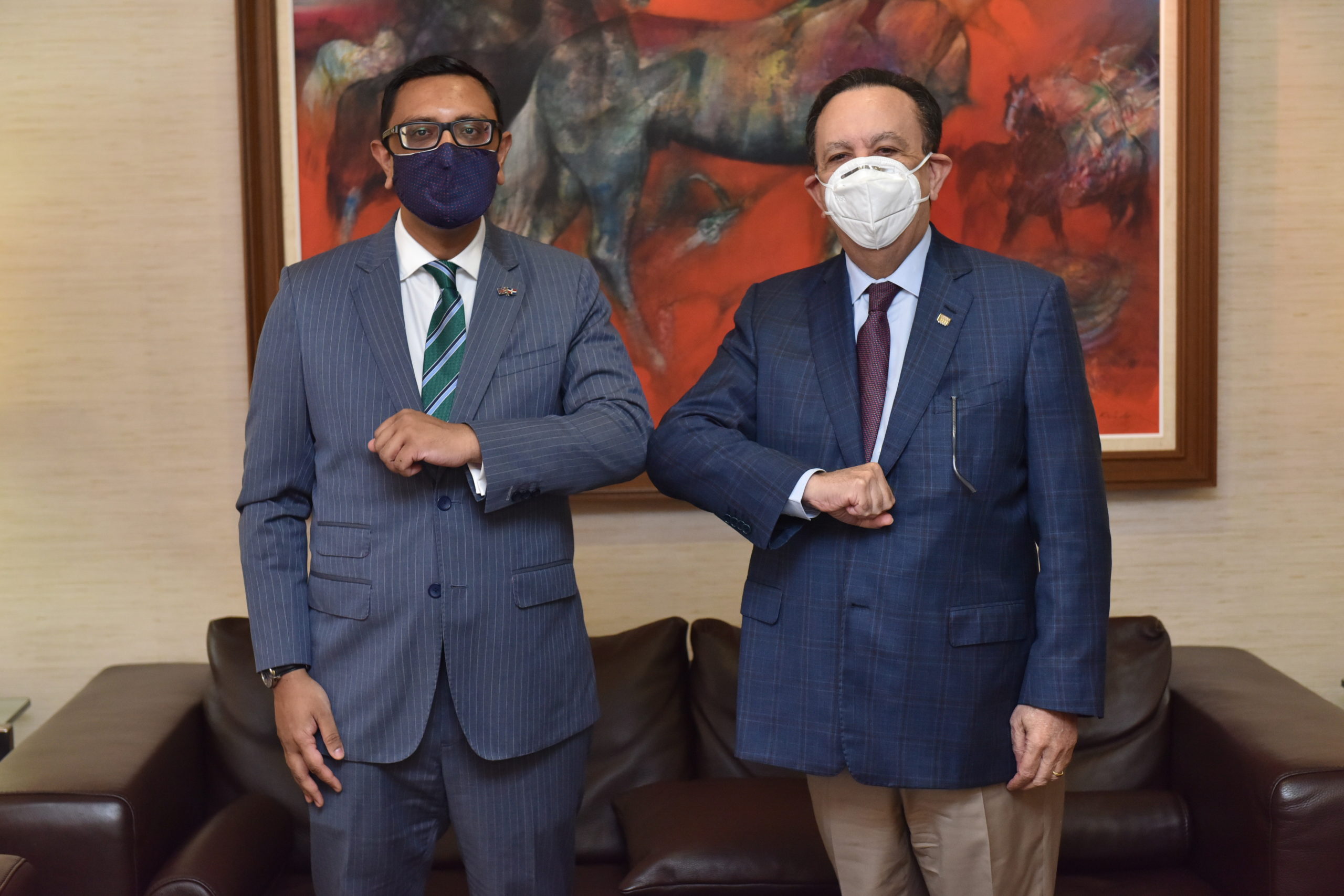Reunion Gobernador Y Emajador Reino Unido 1 Scaled