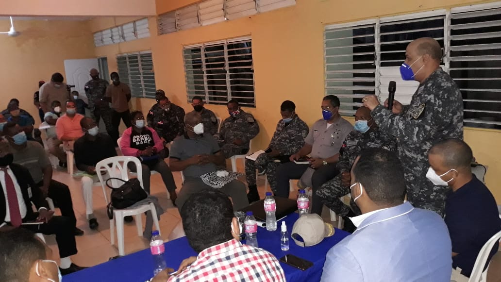 Encuentro De La Policia Con Comunitario En Invivienda SDE