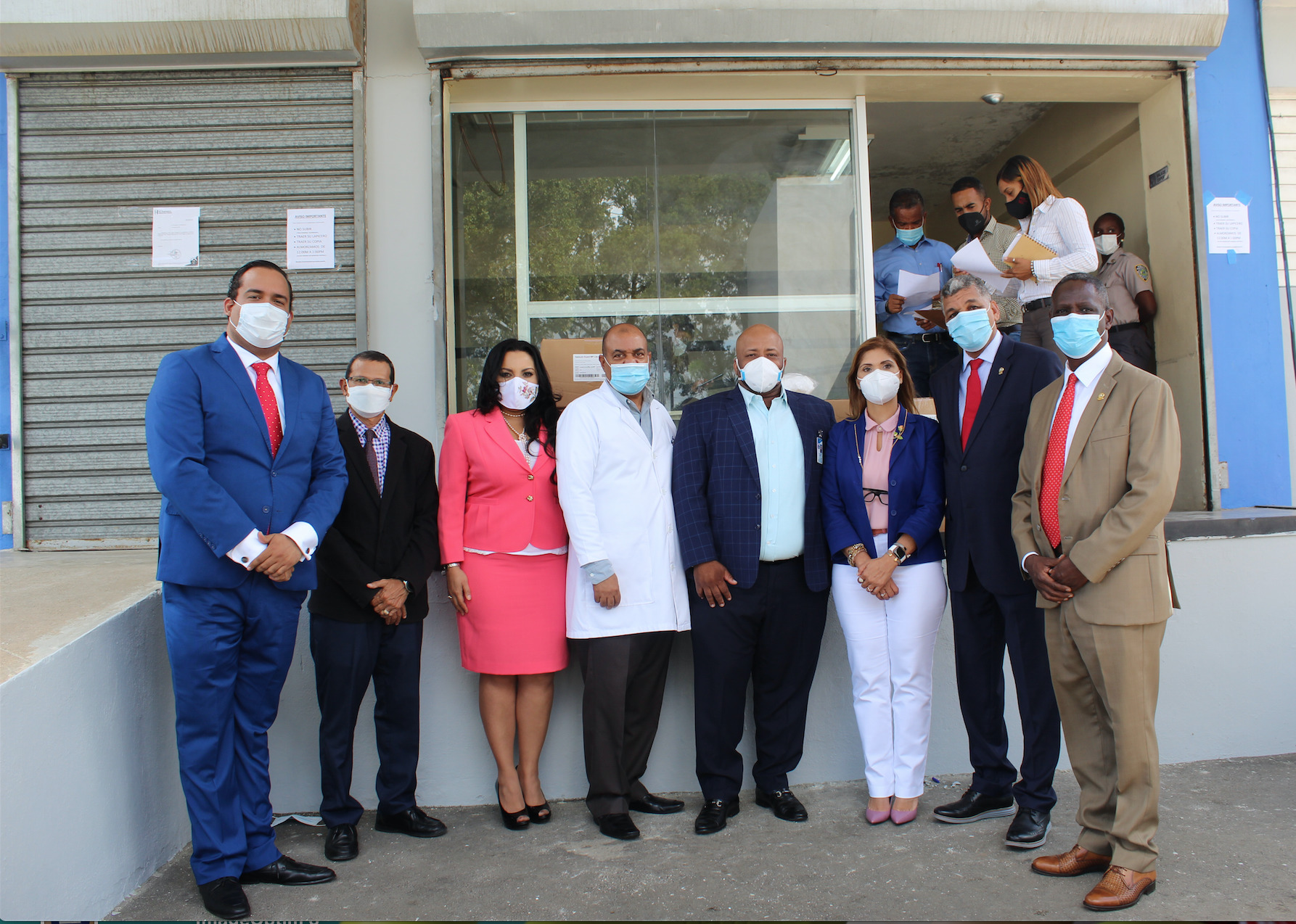Foto Diputados Del PARLACEN Entregan Donativo Al Hospital Moscoso Puello De La Capital.