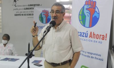 Foto El Diputado Carlos Sanchez Habla En El Taller.