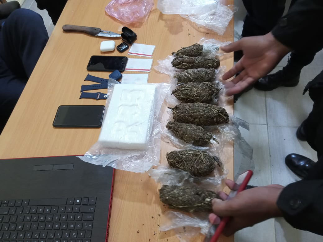 Droga Celulares Y Otros Objetos Incautados