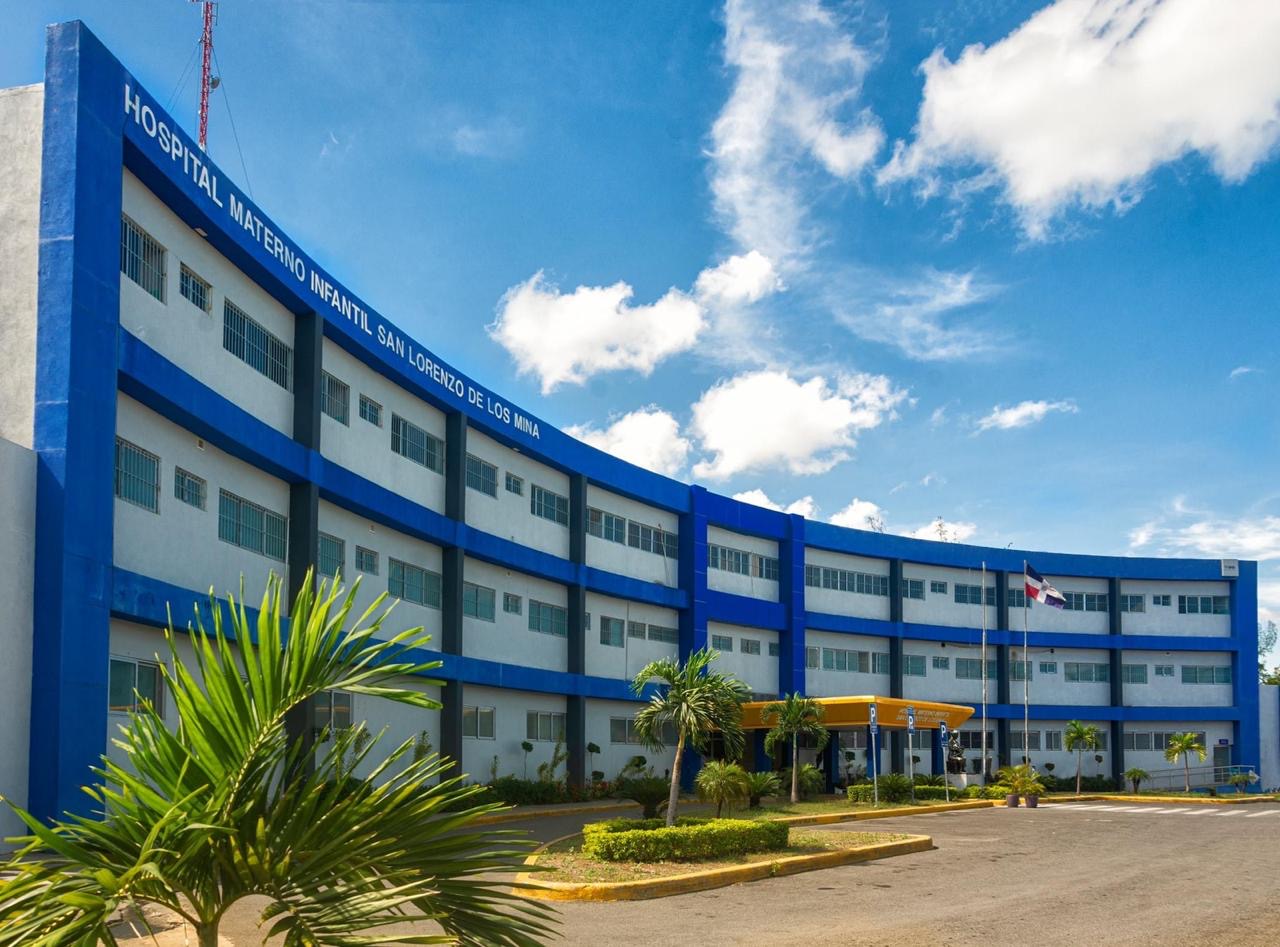Fachada Maternidad De Los Mina
