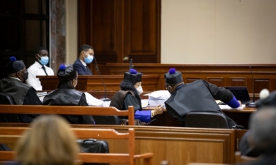 Los Magistrados Yeni Berenice Reynoso Y Wilson Camacho Conversan En Un Momento Del Juicio