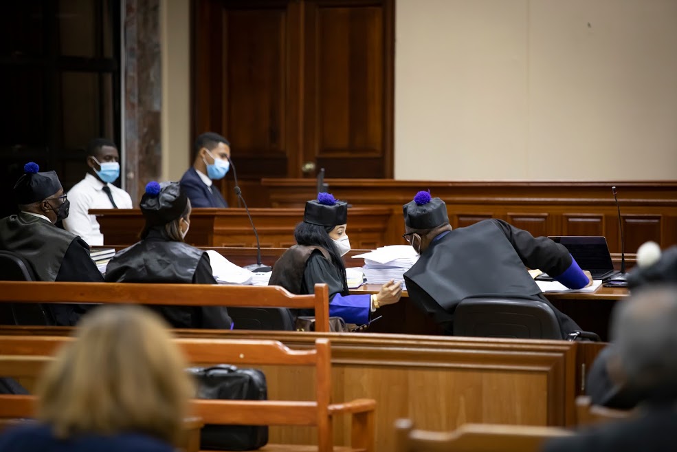 Los Magistrados Yeni Berenice Reynoso Y Wilson Camacho Conversan En Un Momento Del Juicio