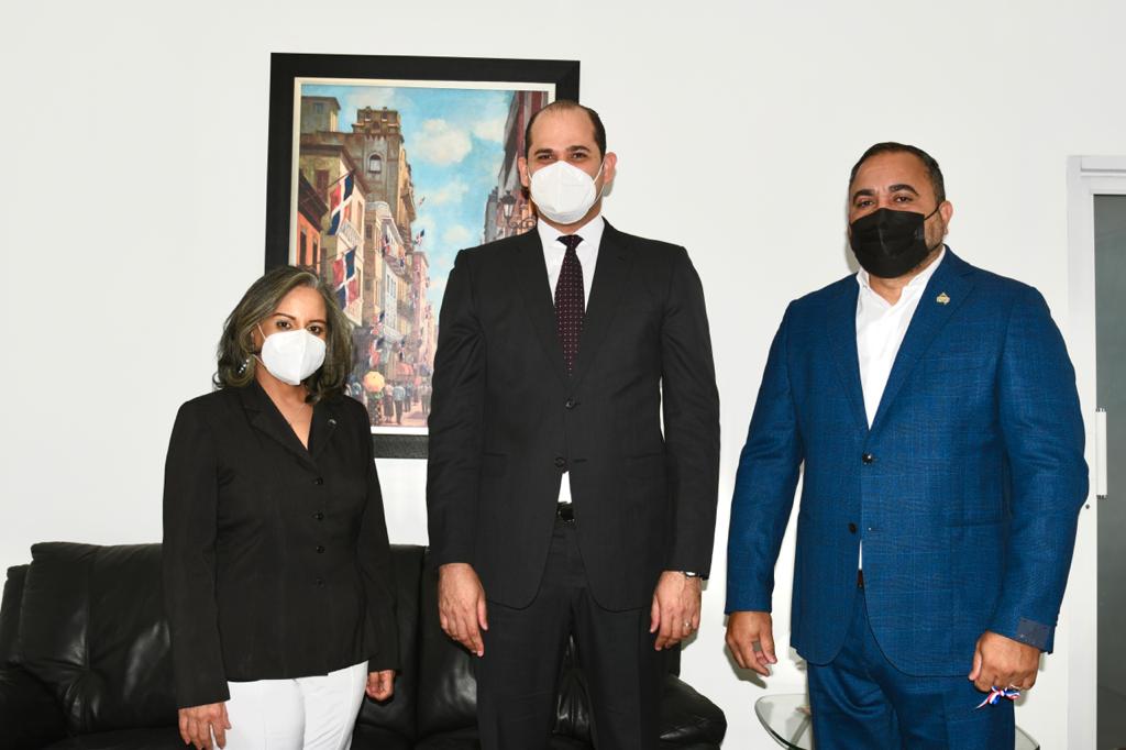Rosa Camila Rivera Adolfo Perez Director Promese Cal Y Angel Eduardo Familia