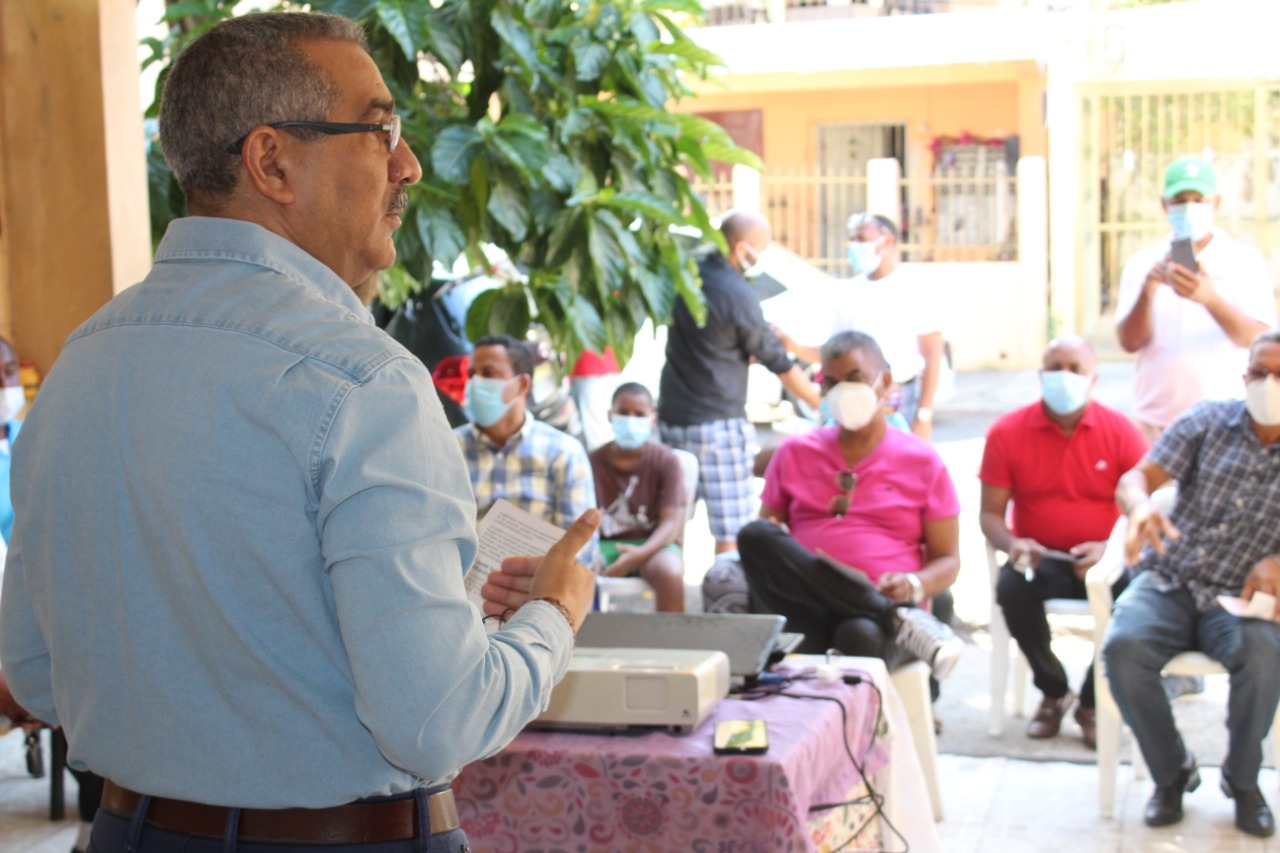 Foto El Diputado Carlos Sanchez Habla En El Encuentro Que Encabezo En Villas Agricolas. Jpg