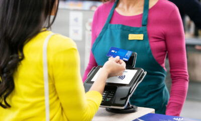 ContactlessCard WomanGrocery 1